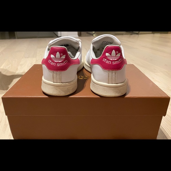 Adidas women’s sneakers - Picture 2 of 4